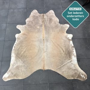 glanzende koeienhuid bruin